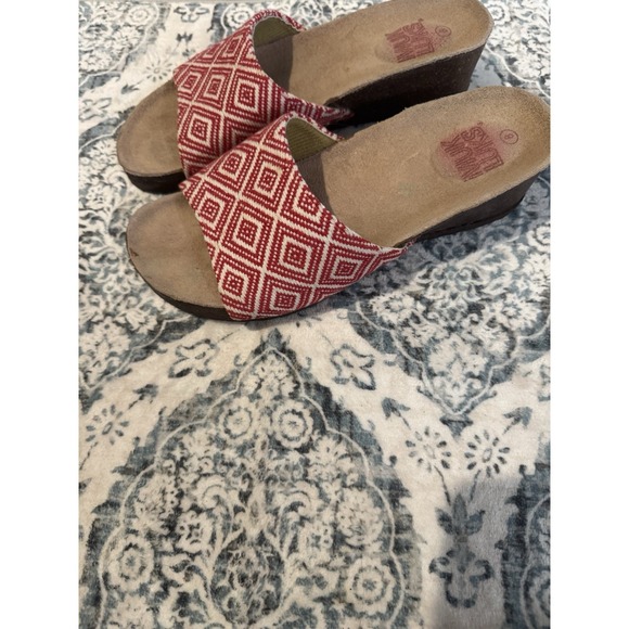 Muk Luks Pattern Open Toe Slide Sandals Size 8 Small Scuffs As Shown - Picture 2 of 3